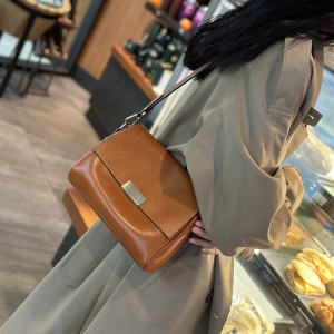 TRUST-U Soft leather women’s bag crossbody bag women 2024 new underarm bag niche high-grade sense large capacity commuter bag