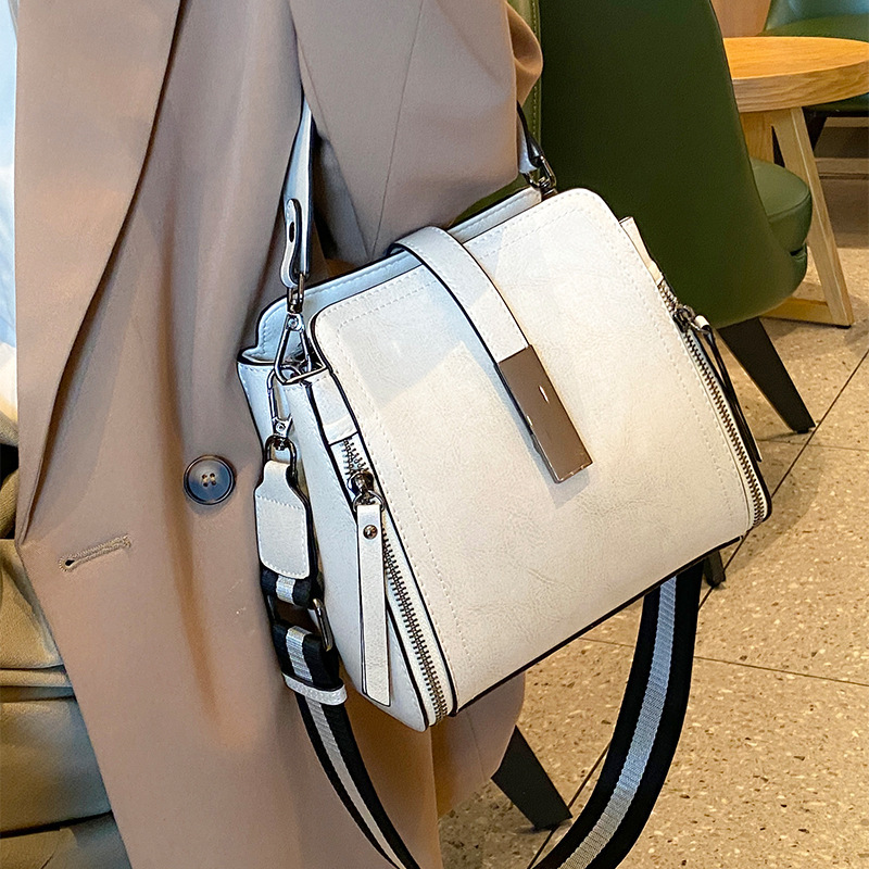 TRUST-U Soft leather women’s bag crossbody bag women 2024 new underarm bag niche high-grade sense large capacity commuter bag