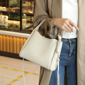 TRUST-U Soft leather women’s bag crossbody bag women 2024 new underarm bag niche high-grade sense large capacity commuter bag